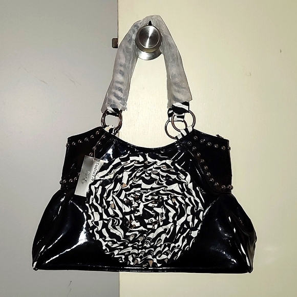 Handbags - ⭐️ NWT Fun and Funky Boutique Leather Black and White Handbag